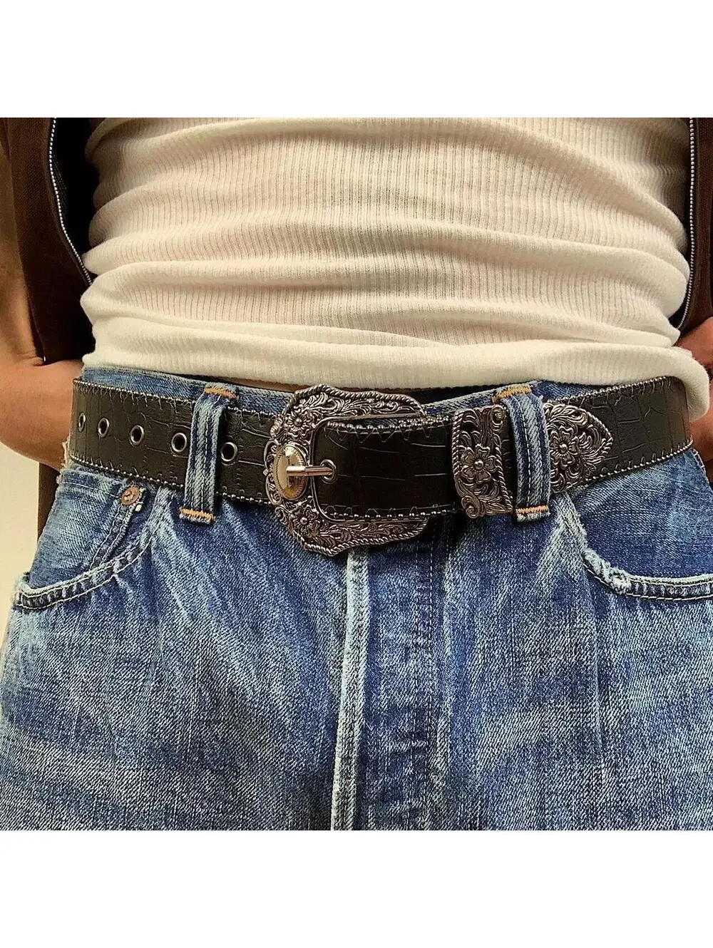 Y2k 2000s style black western silver boho belt. 38.5 inches length. Unisex. Come